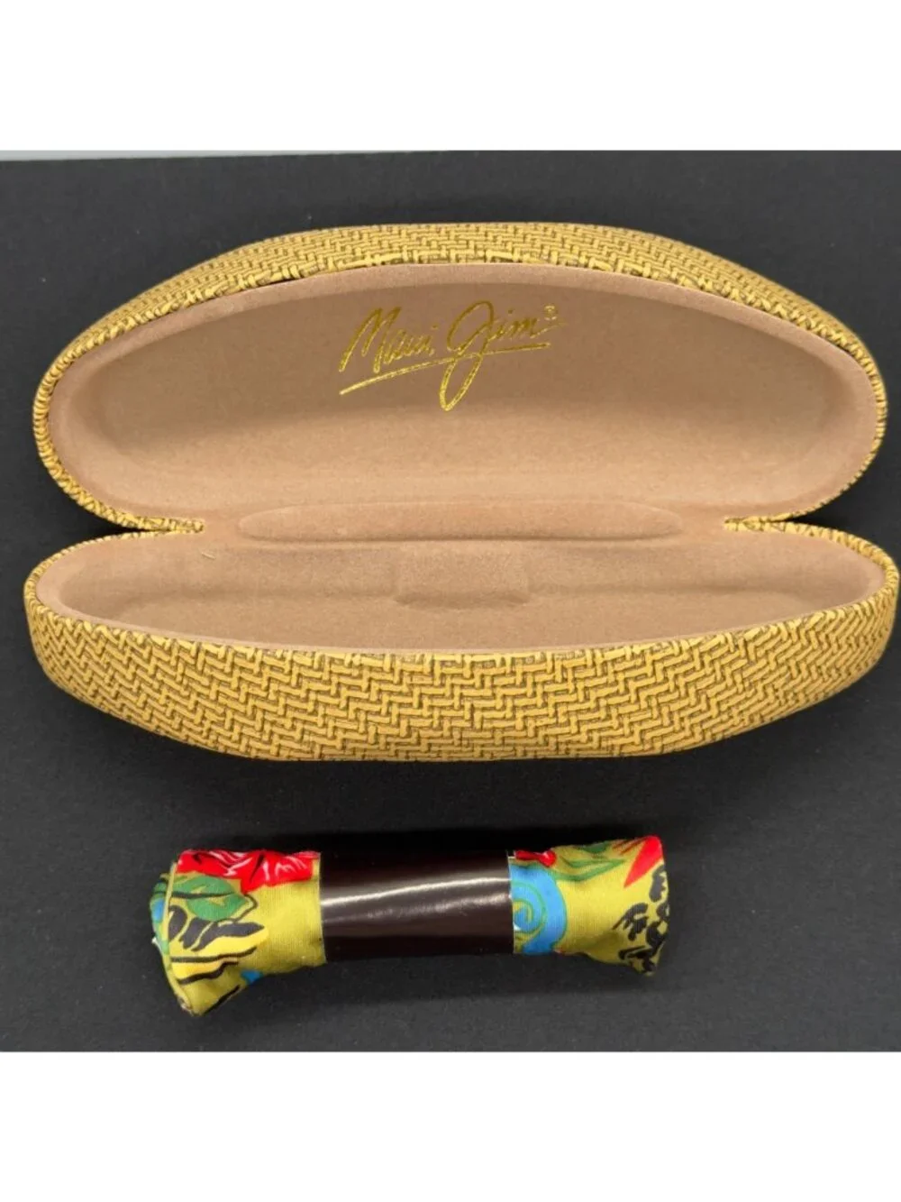 Maui Jim Sunglasses Small Clam Shell Hard Case Basket Weave with Cleaning Cloth